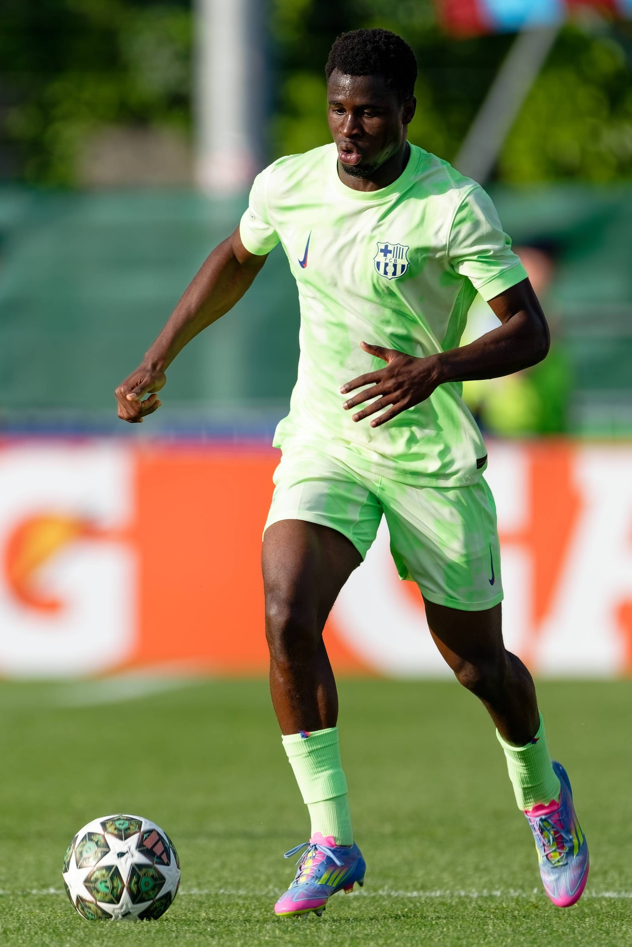 巴萨惨败耻辱出局什么原因