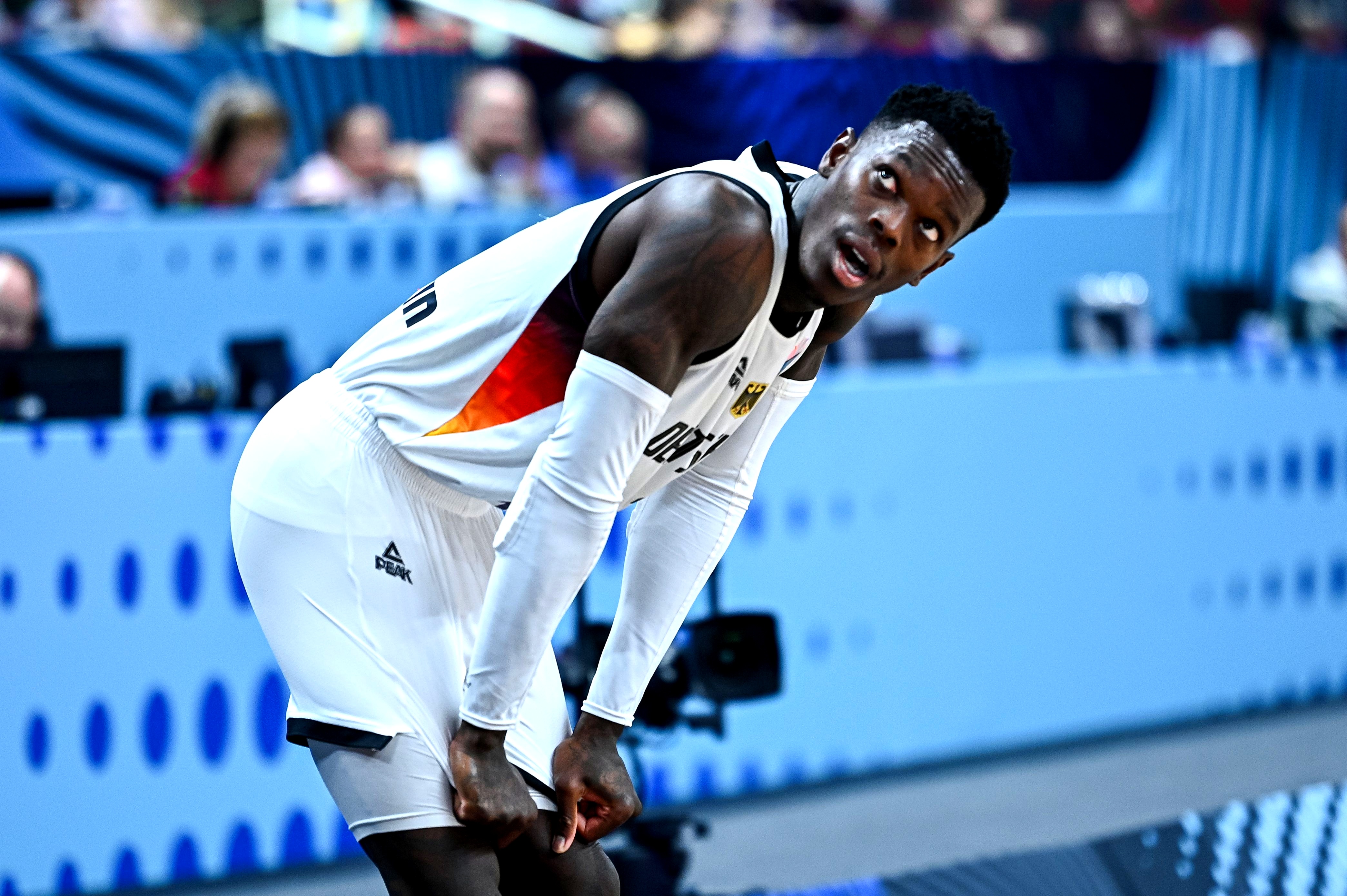 体育游戏-杰拉德05年举起欧洲杯